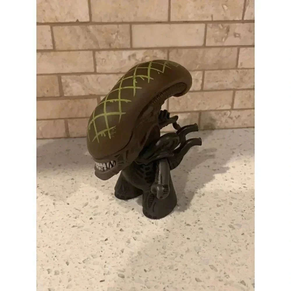 Titans 4 1/2" Vinyl Figure‎ - AVP Alien  si